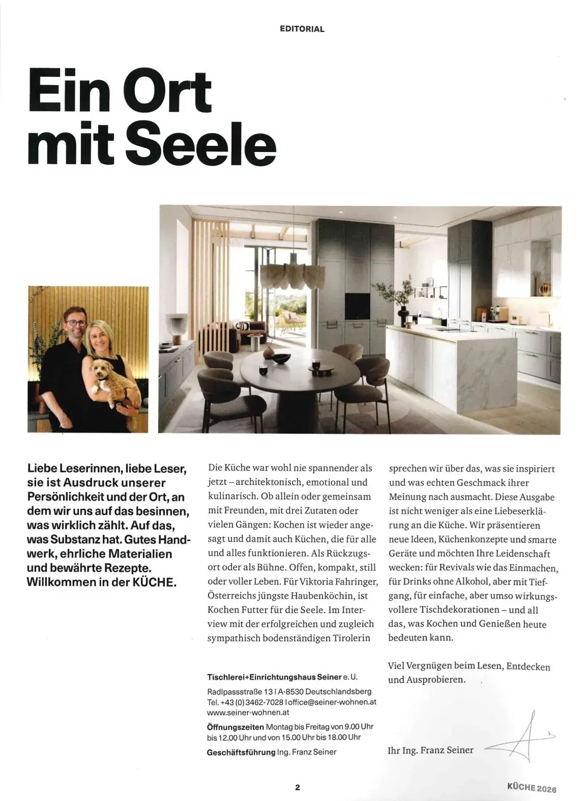 Editorial „Ein Ort mit Seele" aus dem Küchenmagazin 2026, mit Foto der Geschäftsführung und einer offenen Wohnküche.