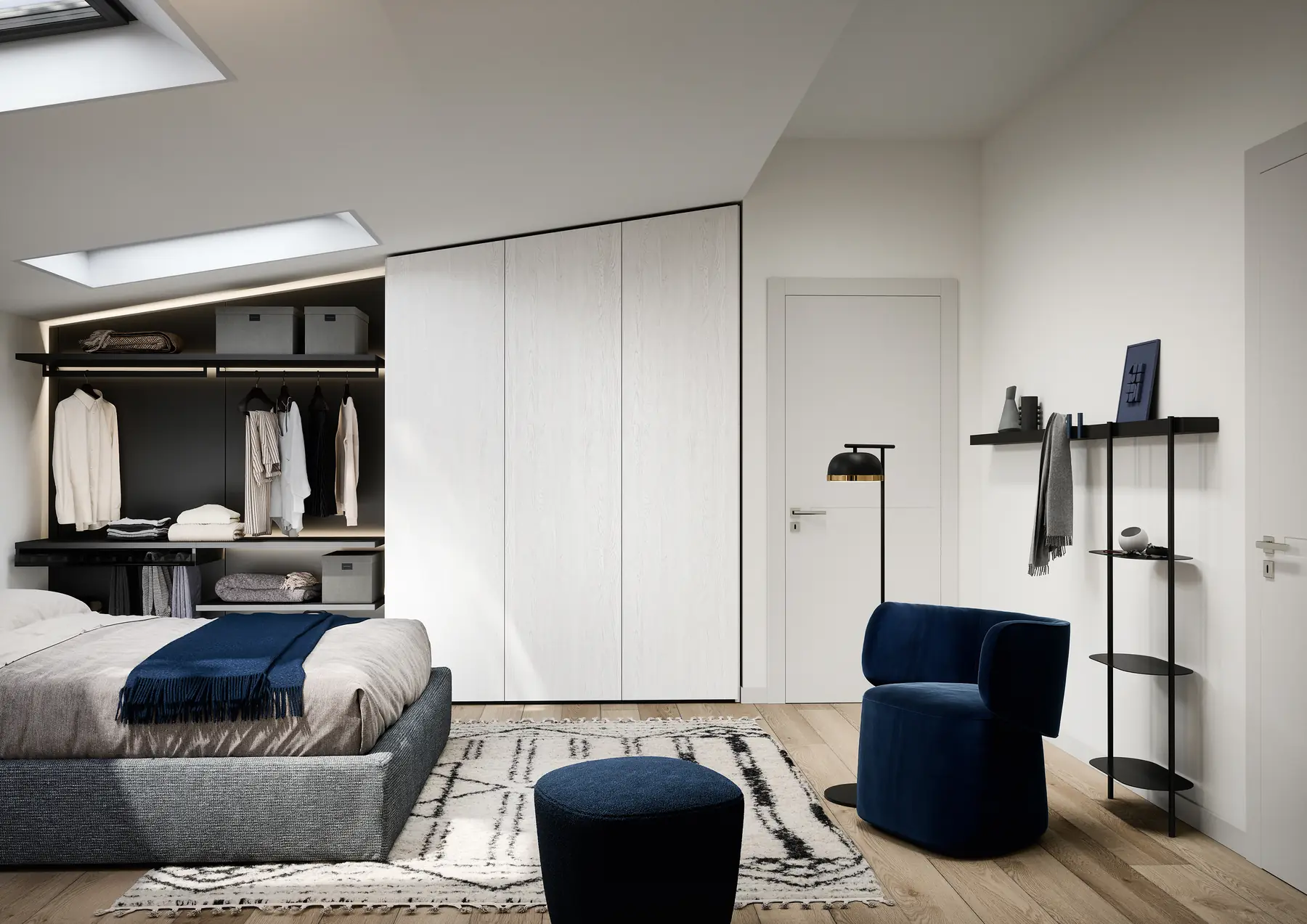 Schlafzimmer mit Polsterbett, weißer Schrankwand und blauen Sesseln
