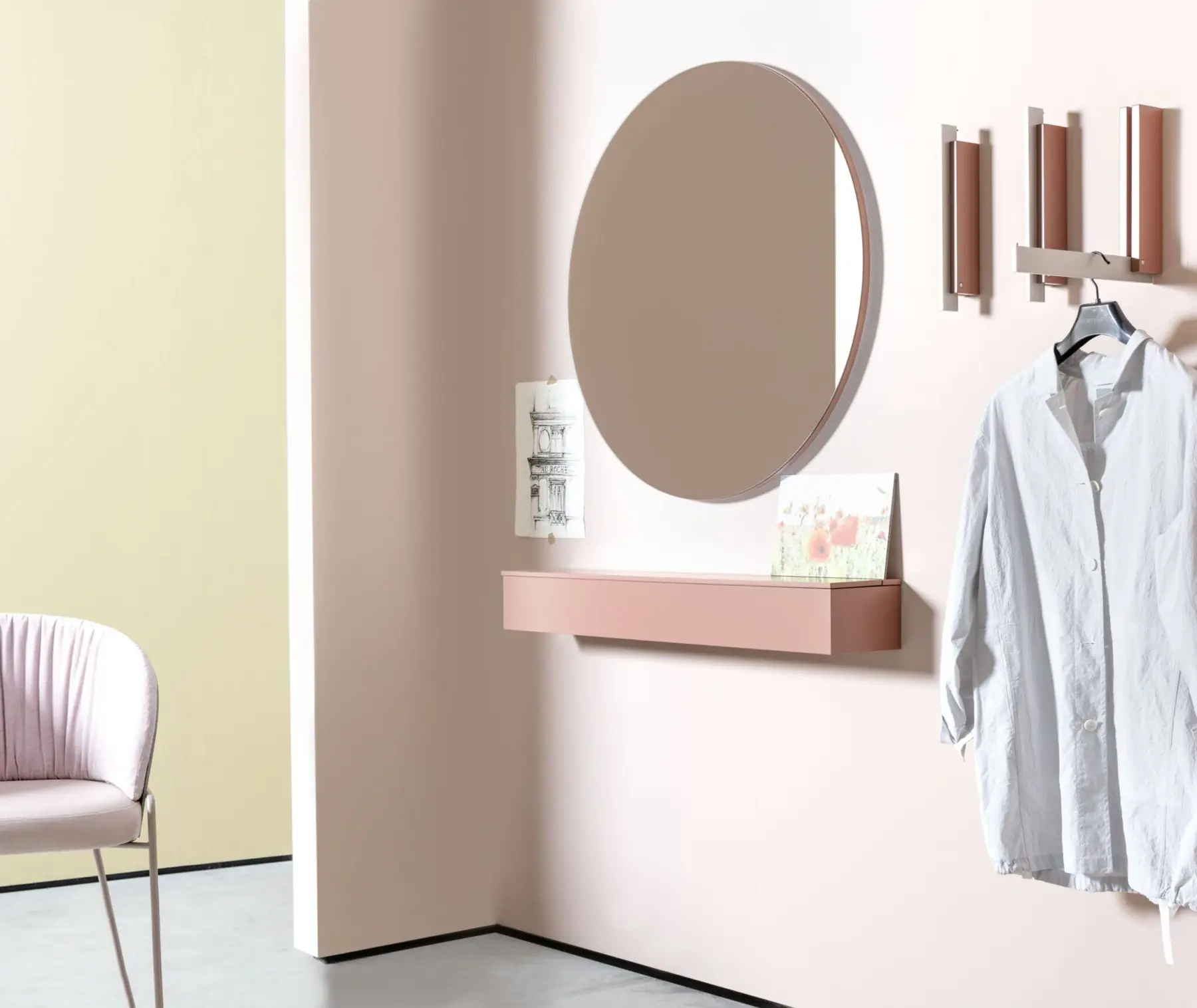 Garderobe Tando in Rosé mit Rundspiegel und Hakenleiste